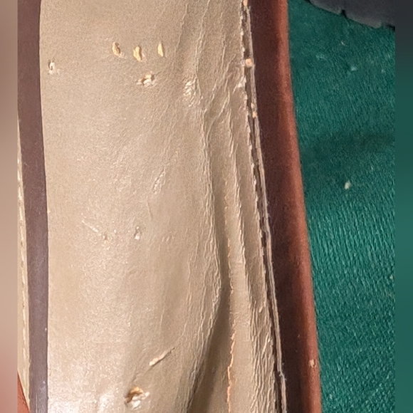 Liz Claiborne New York Ladies Leather Miggy Loafers with gold accents 9.5 - Picture 9 of 13